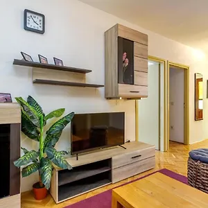 https://luna-1-porec.in-istria.net